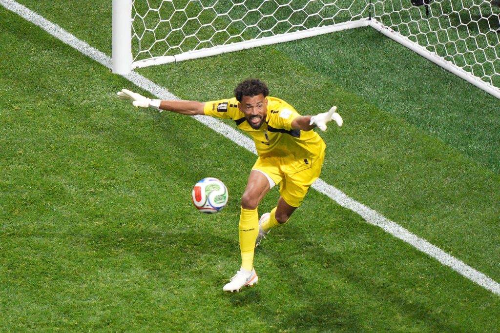 Memes: Vozinha, goleiro de Cabo Verde, diverte nas redes após defesas em jogo contra Espanha; veja reações