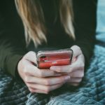 Amor na era do swipe: como apps mudaram o namoro no Brasil